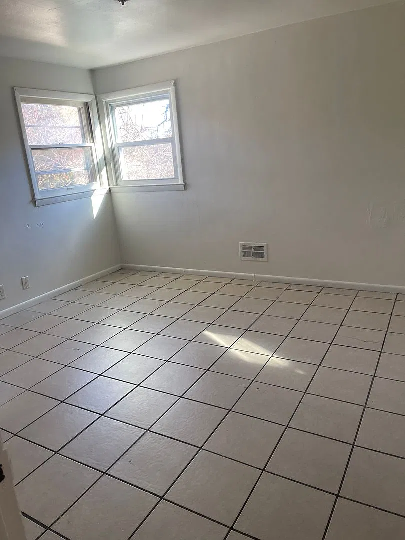 6520-6522 W Carmen Ave. (Duplex) — Photo 4