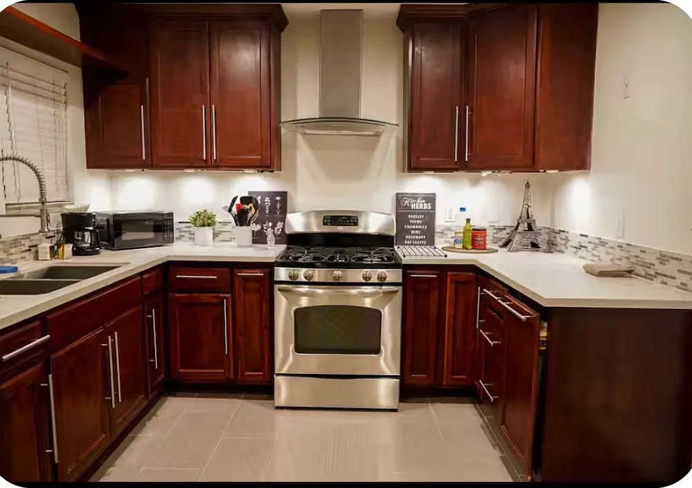 3 bed, 968 sqft, $3,595 — Photo 1