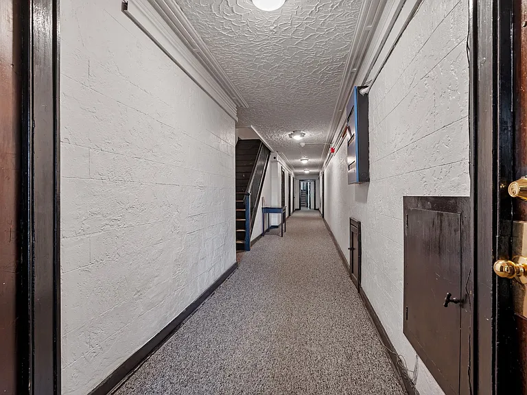 King Edward Annex Apartments — Photo 3