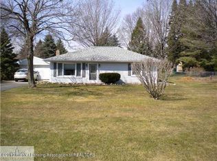 2647 Grovenburg Rd, Lansing, MI 48911
