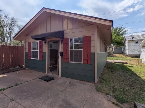 317 1/2 W Dill St, Shawnee, OK 74801