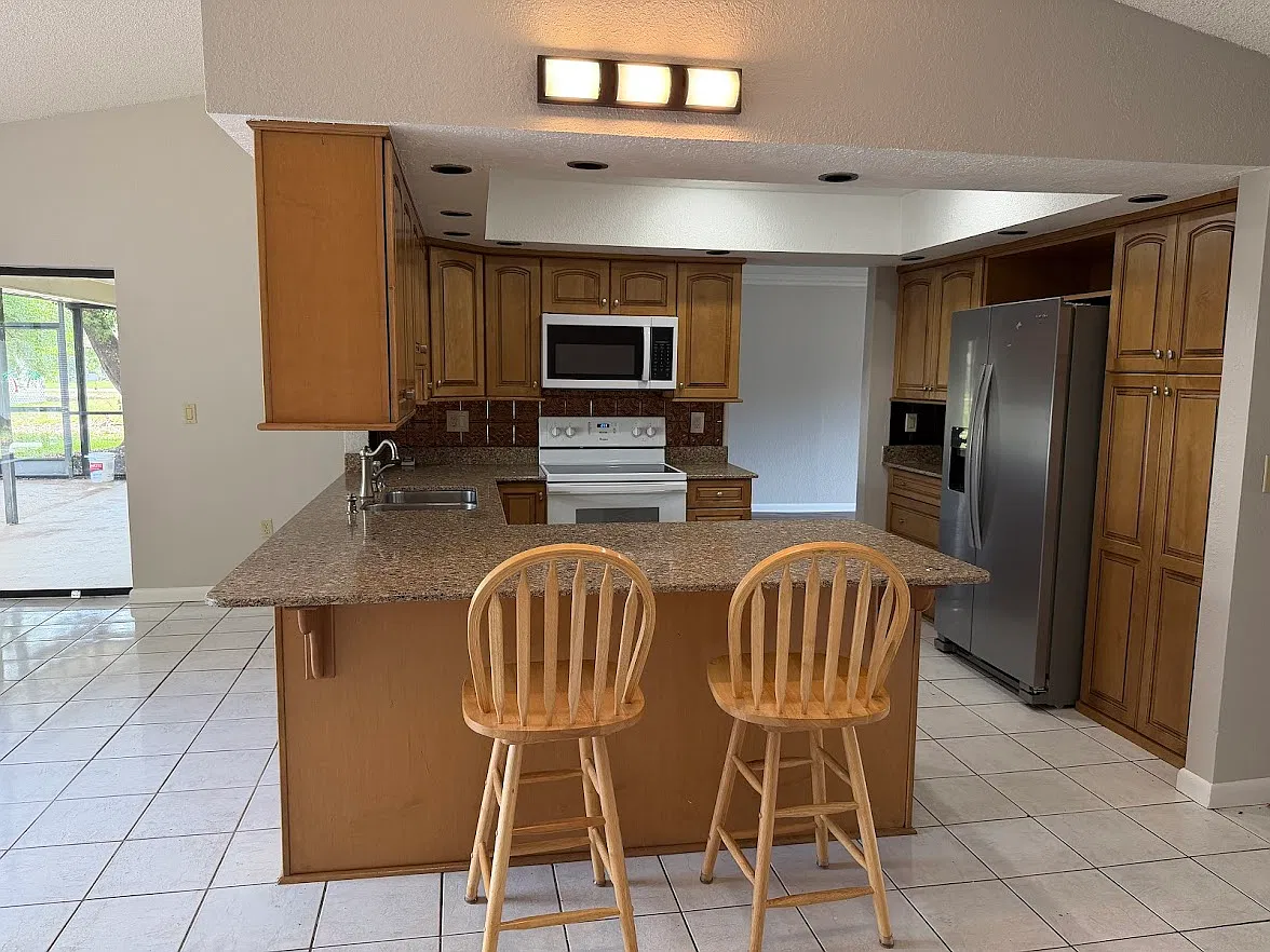 3/2 Pool Home Spring HIll — Photo 2