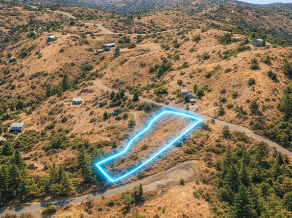34447 Cougar Ln, Squaw Valley, CA 93675