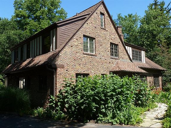3rd image of 16 Geddes Heights Dr