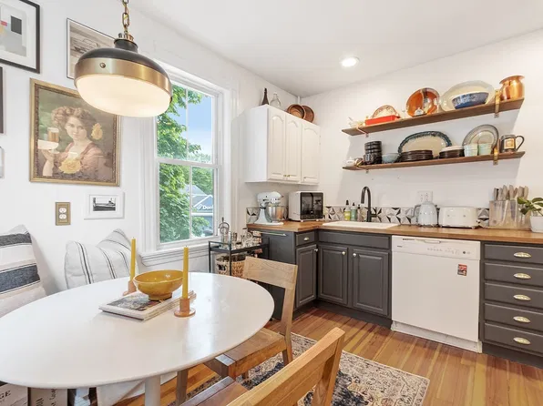401 Cabot St APT 4, Beverly, MA 01915