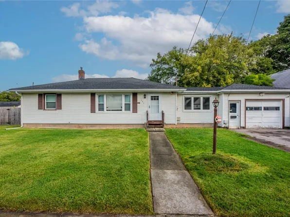 280 Fieldwood Dr, Rochester, NY 14609