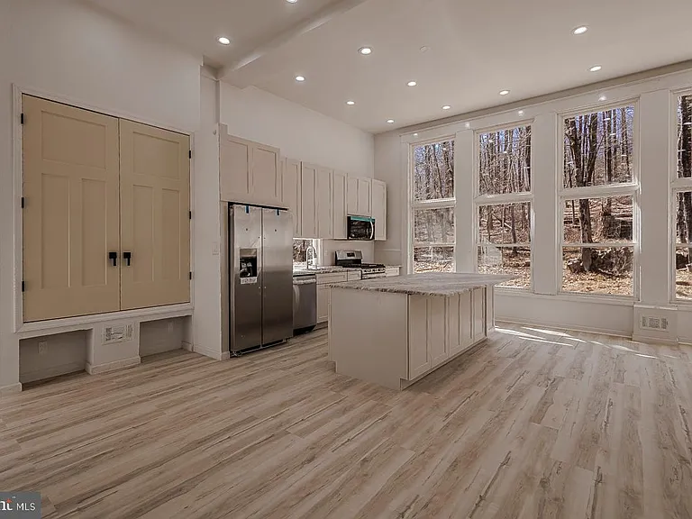 242 Hollow Rd — Photo 6