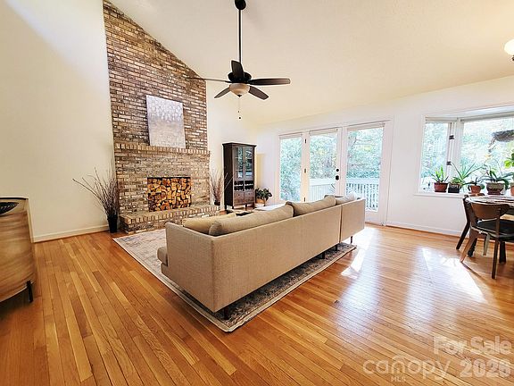 3rd image of 305 E Sondley Dr