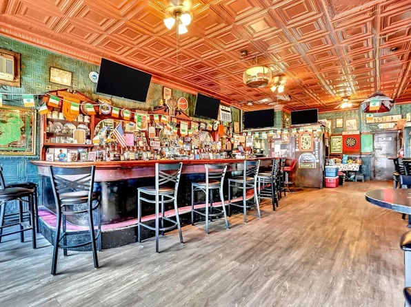 699 Elm Street image 3 of 39