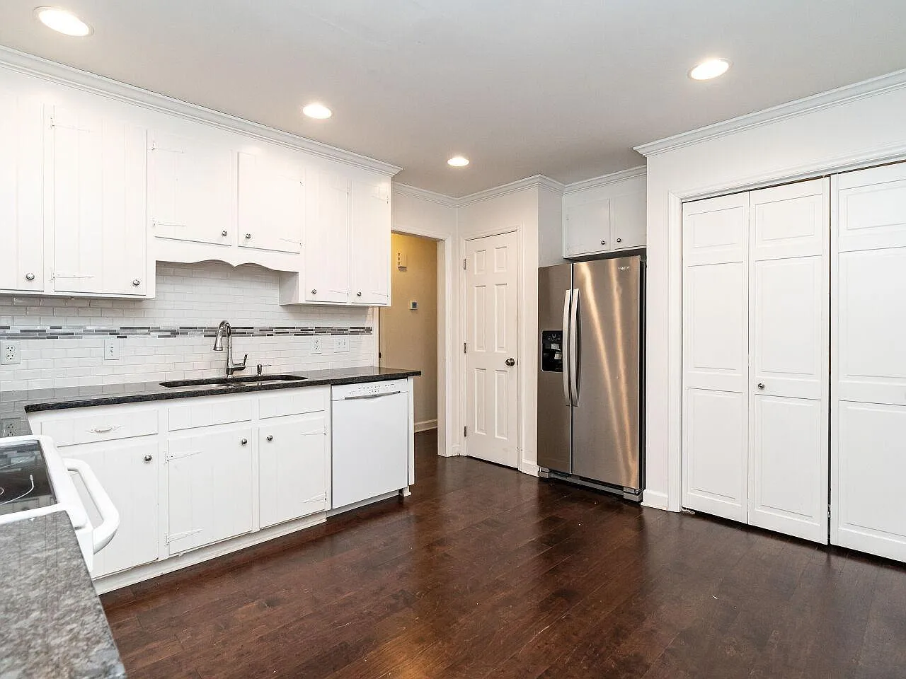 3 bed, 2000 sqft, $2,800 — Photo 3