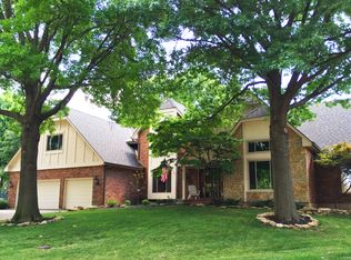 11905 Mohawk Rd, Leawood, KS 66209