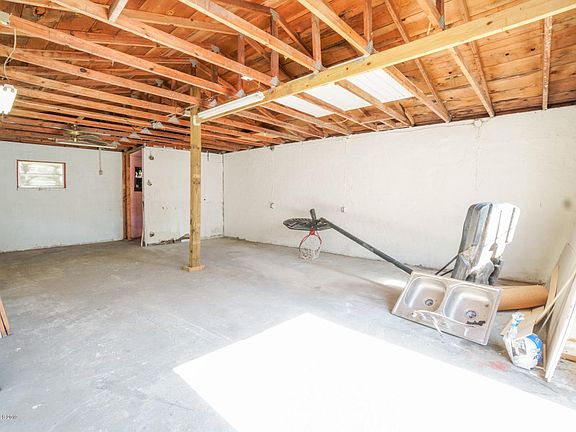 3rd image of 4415 Coquina Ave