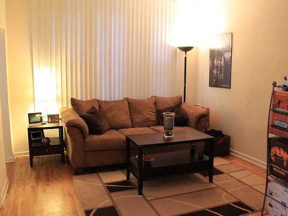 3rd image of 1325 W Barry Ave APT 1