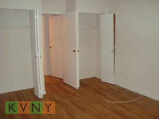 Rented by KVNY Soho | media 10