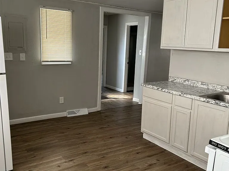 405 W 5th St — Photo 5