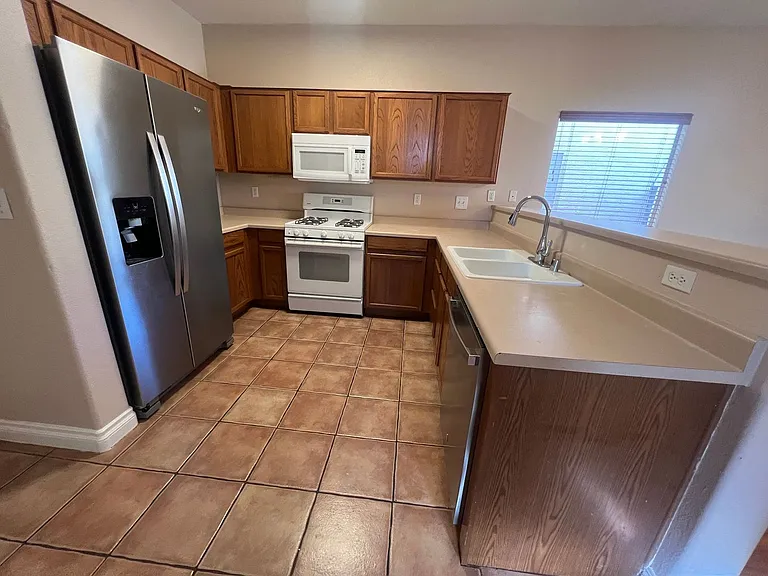 8829 Rising Creek Ct — Photo 14