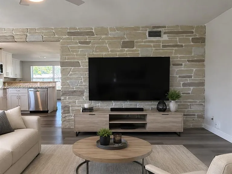 5809 Sullivan Rd — Photo 7
