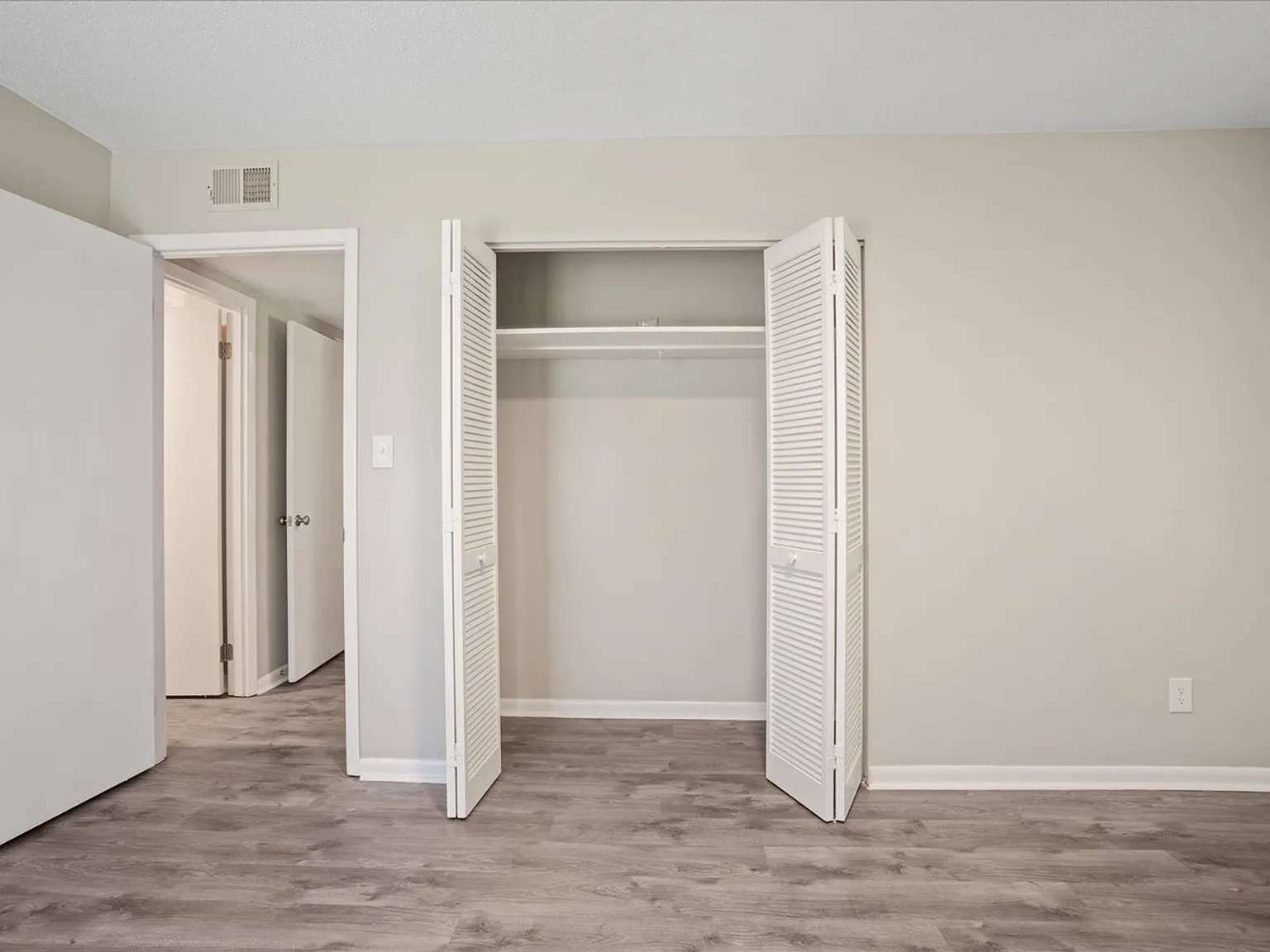 Orleans Apartments — Photo 4