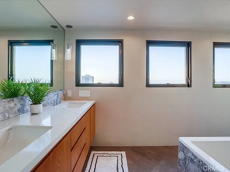 100 W 5th St #Penthouse 9B — Photo 37