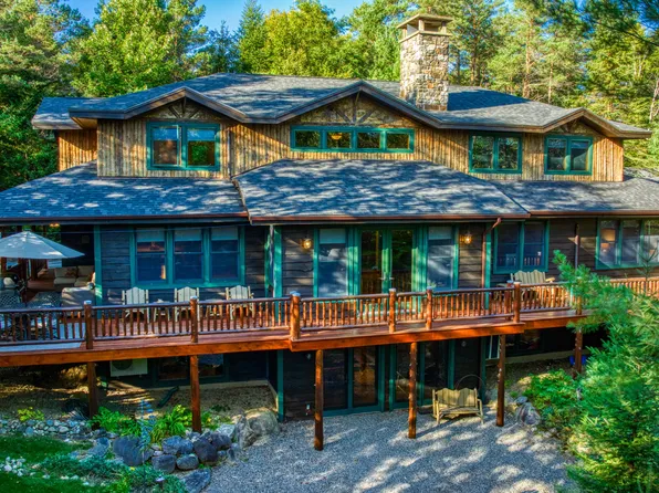 17 Ahmek Dr, Lake Placid, NY 12946