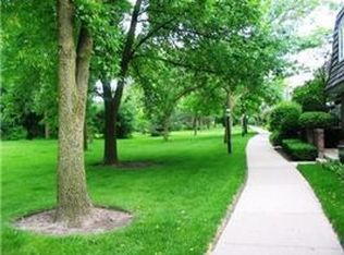 1464 Avignon Ct, Highland Park, IL 60035