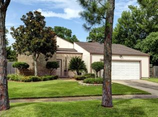 10523 Sagetrail Dr, Houston, TX 77089