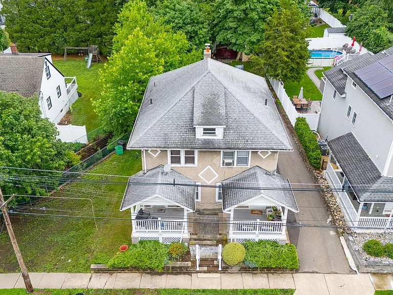 139 Van Ave — Photo 15