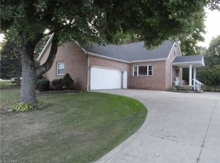 911 Beechwood Dr, Tallmadge, OH 44278