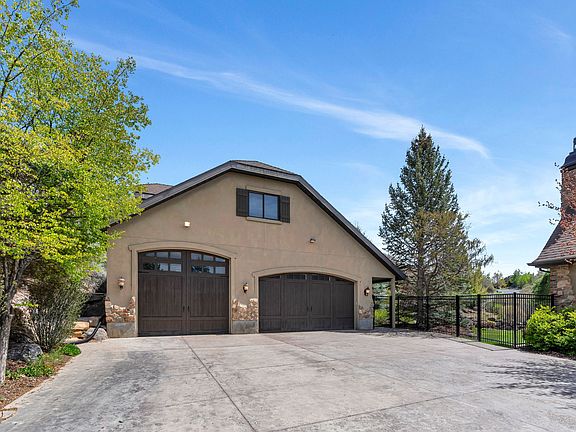 5th image of 811 S High Ridge Dr E
