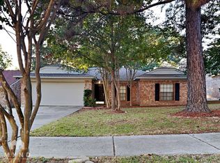 225 Bedford Ln, Conroe, TX 77303