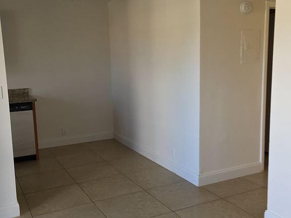 3rd image of 607 NE 29th Dr APT 18