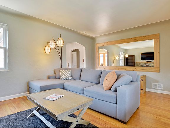 5th image of 3021 Dahlia St
