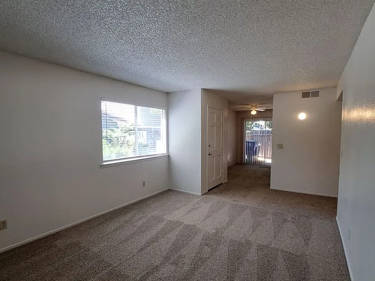 4779 N Cedar Ave #101 — Photo 9