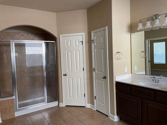 4th image of 19509 Moorlynch Ave