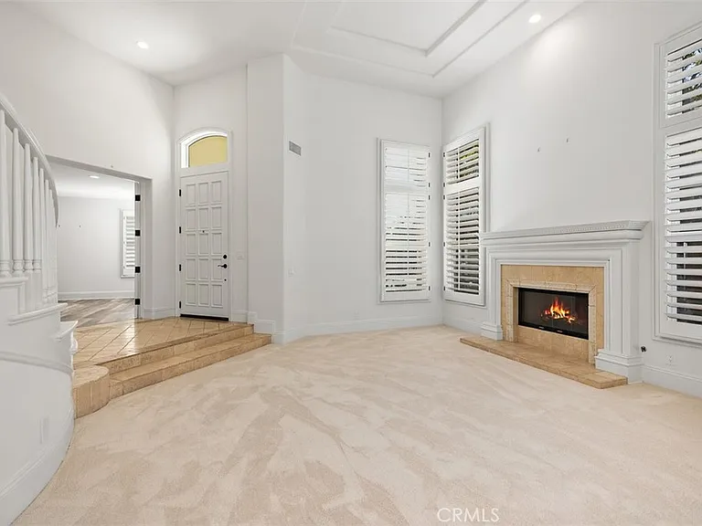 17 Colonial Dr — Photo 5