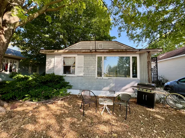 514 W Harrison St, Villa Grove, IL 61956