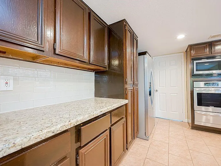 2039 Shorewood Ln — Photo 18