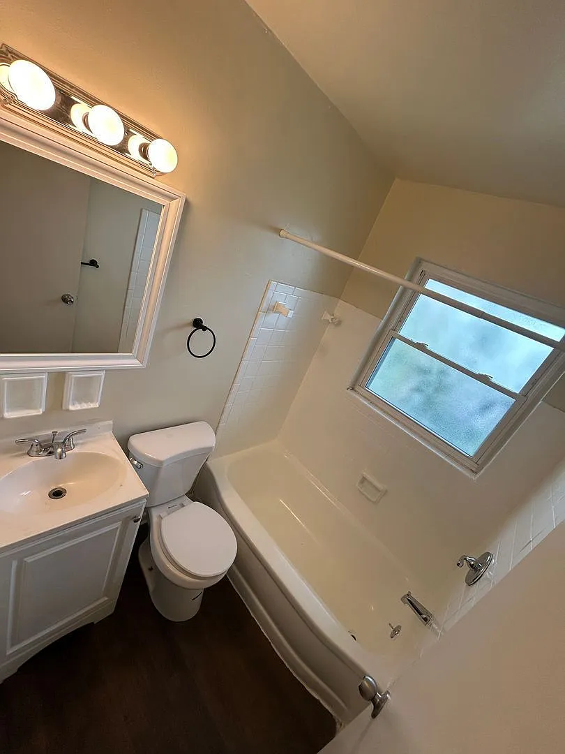 1 bed, 1.0 bath, $770 — Photo 4