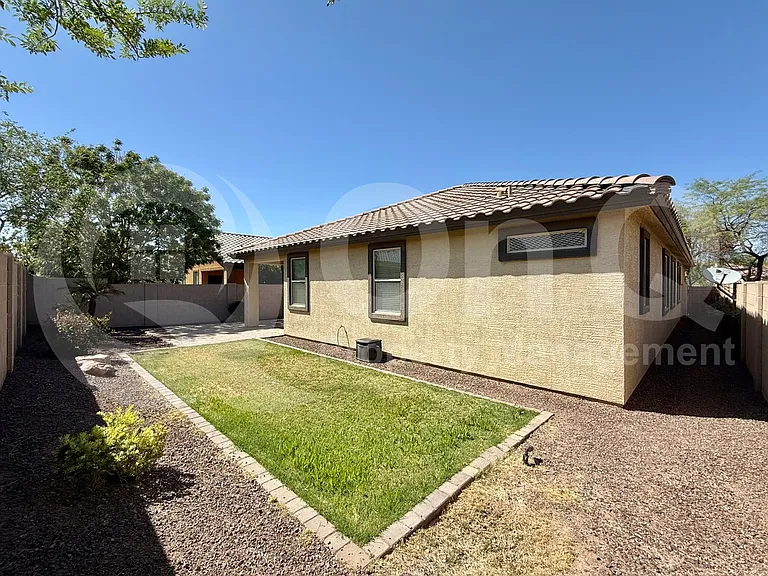 867 E Aberdeen Dr — Photo 31