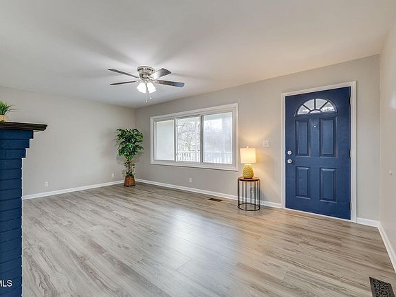 2nd image of 977 Kinsler Pvt Ln