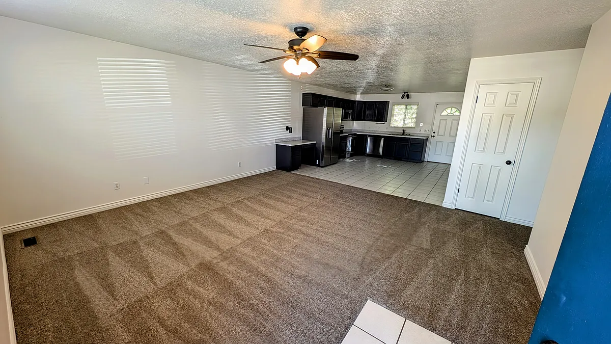 Building Photo - 4372 S 1000 W #A
