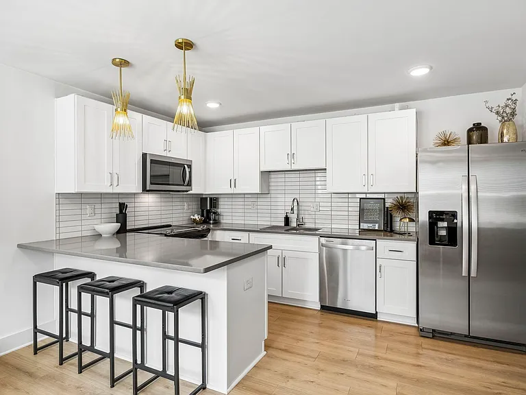 102 Duke St #42 — Photo 1