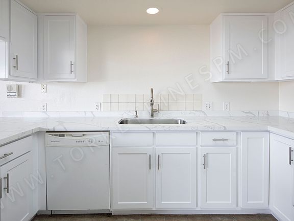 2nd image of 4882-98 Niagara Ave #1863