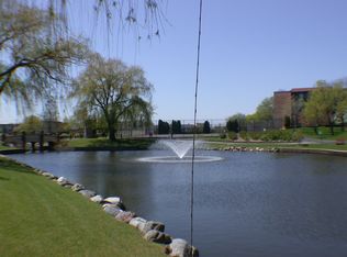 714 W Huntington Commons Rd, Mount Prospect, IL 60056