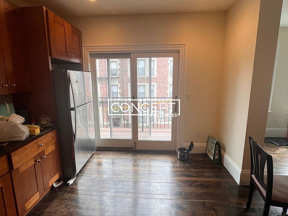 1st image of 25 Commonwealth Ter #3