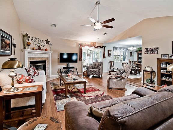 3rd image of 12 Newnham Ln