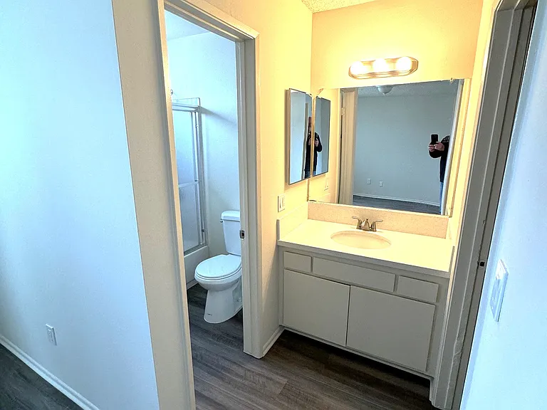 Villa Serena Apts — Photo 16