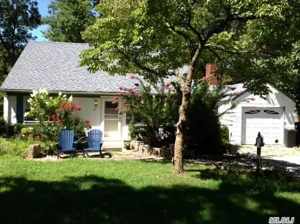 25 Laurel Ave, Northport, NY 11768