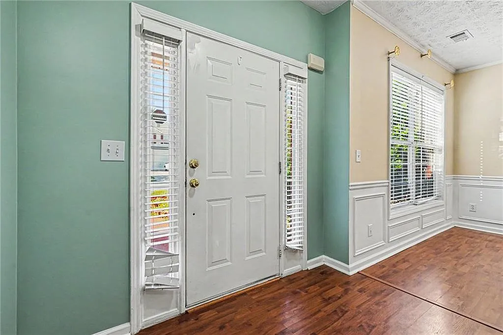 4 bed, 2.5 bath, 2006 sqft, $2,100 — Photo 4