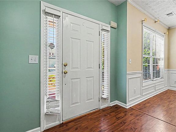 4th image of 375 Clairidge Ln